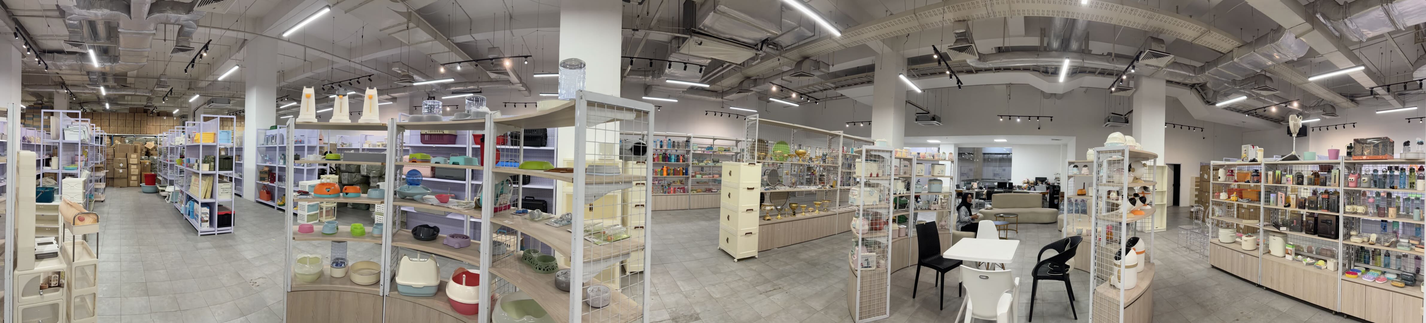 Wide view of a retail environment used to understand real commercial layouts